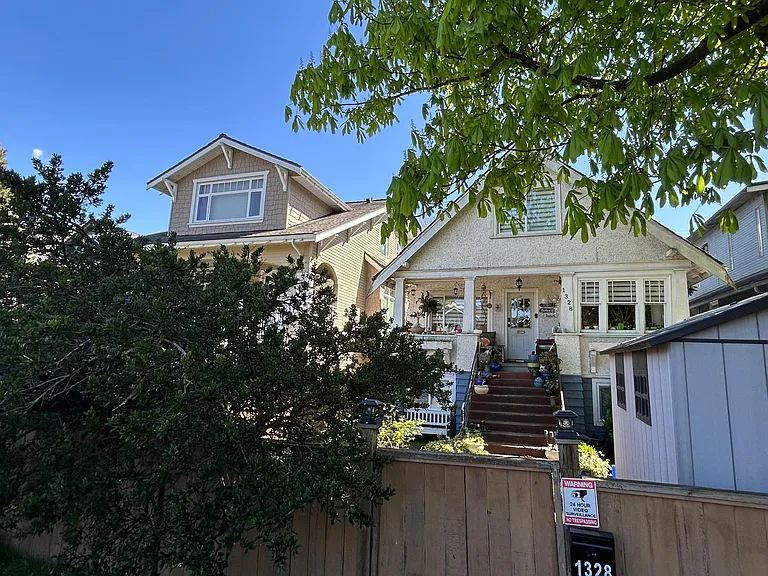 1328 Maple St — Photo 16