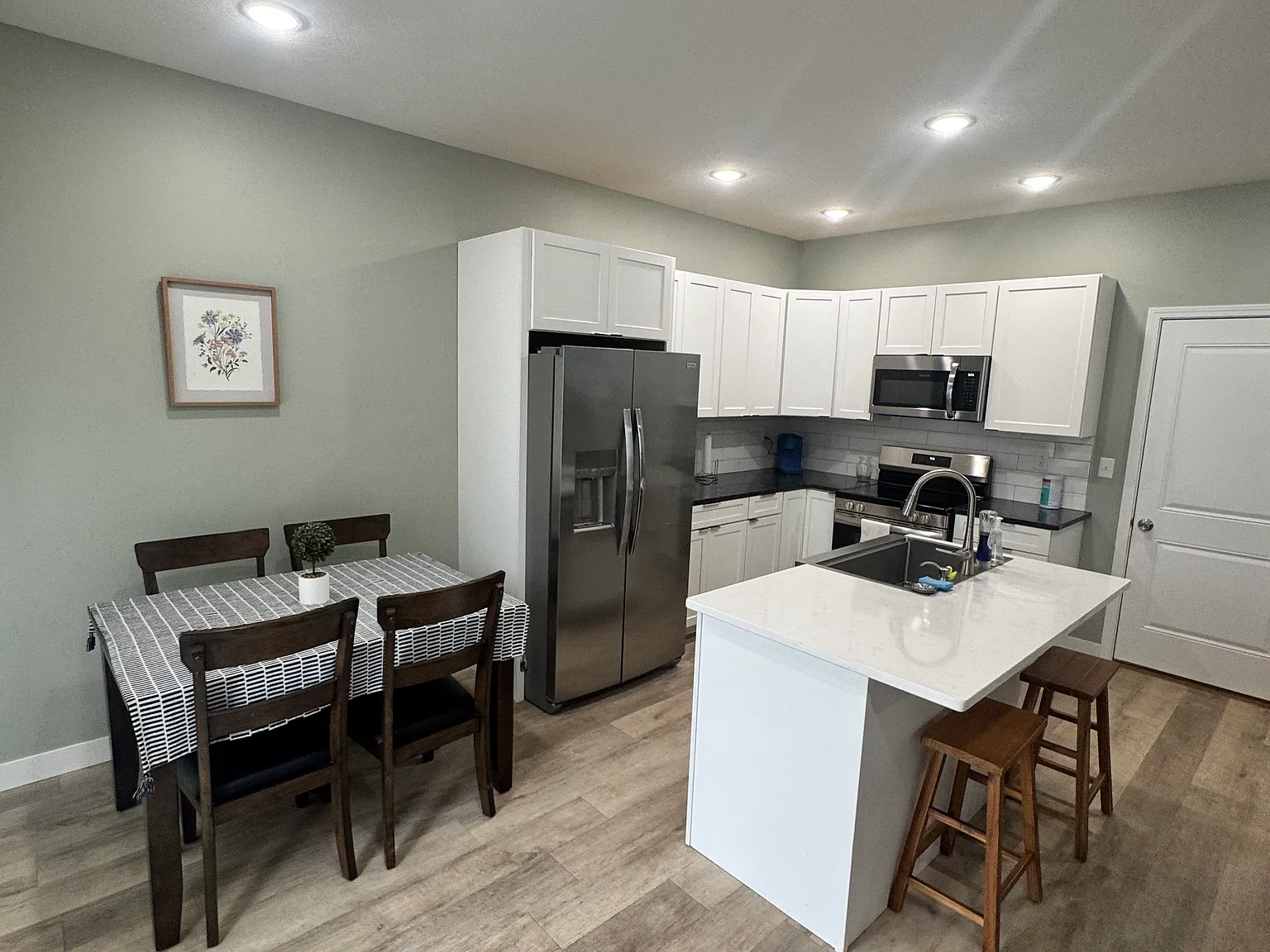 3 bed, 2.5 bath, $3,200 — Photo 4