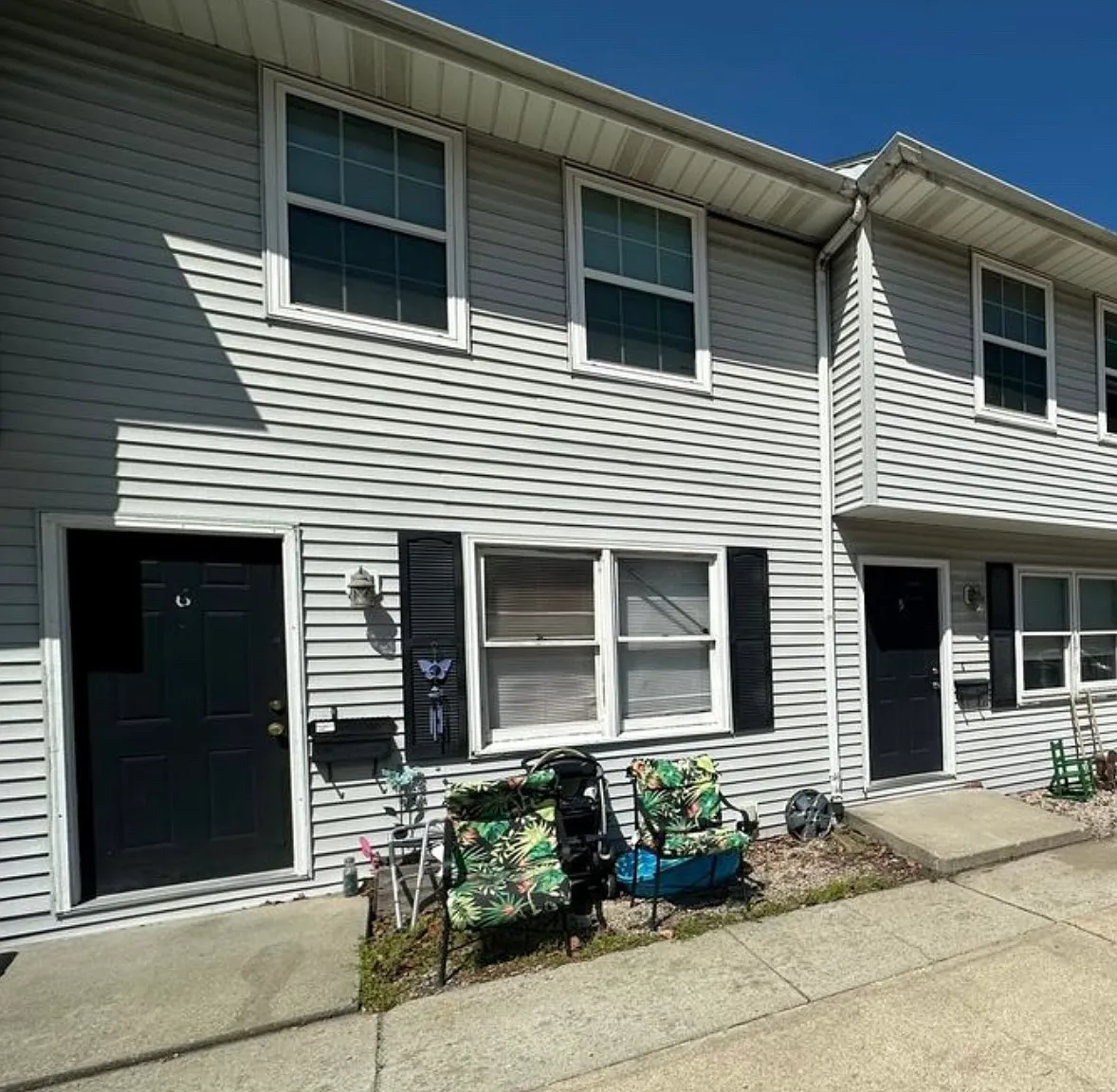 3 bed, 1.5 bath, 992 sqft, $1,295 — Photo 1