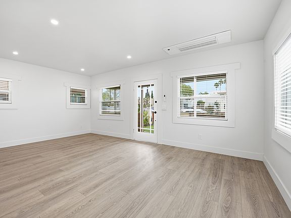 5th image of 4334 41st St