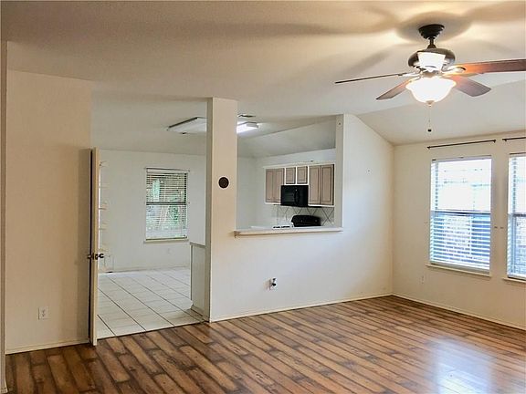 3rd image of 9217 Warren Dr