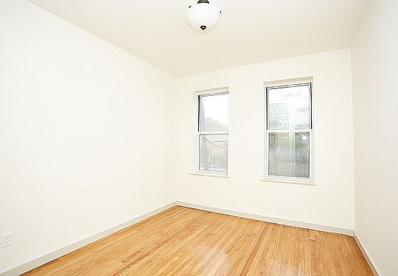 5th image of 2912 Newtown Ave #B2