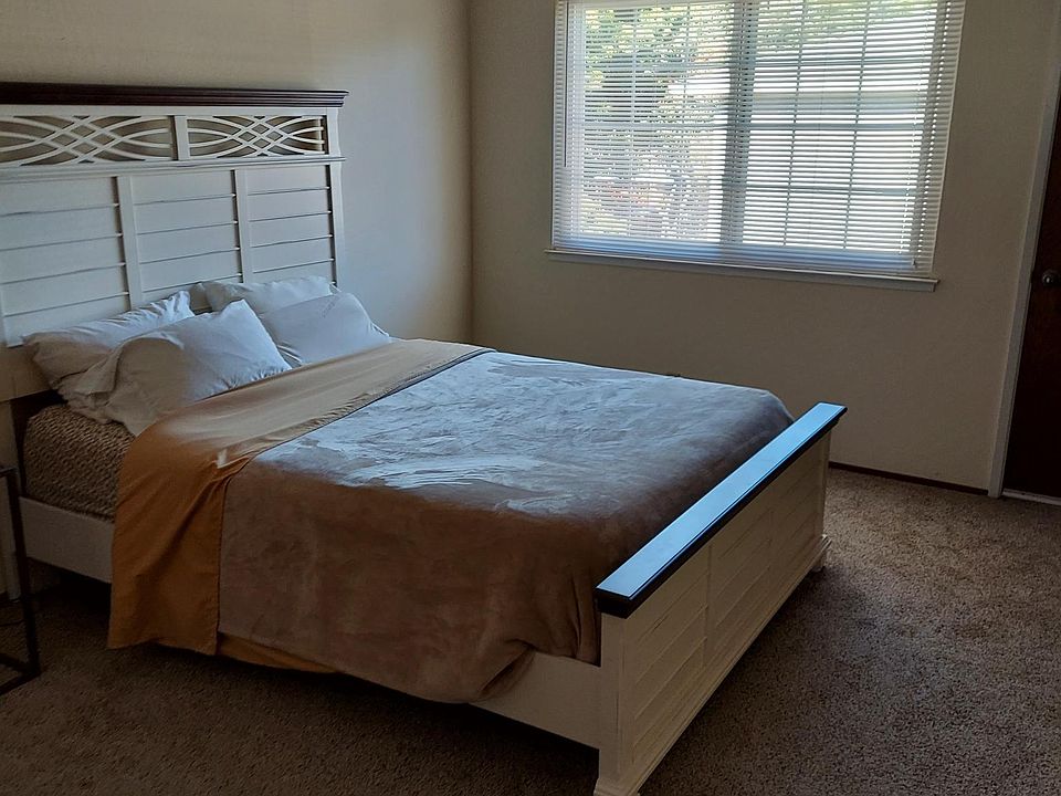 Roomy master/primary bedroom