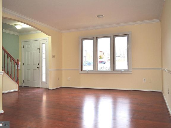 4th image of 1110 Shannon Pl