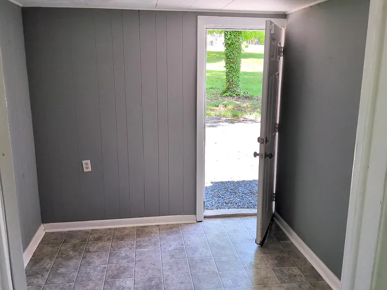 204 Barker St — Photo 2