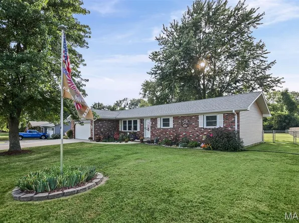 216 Willow Dr, Collinsville, IL 62234
