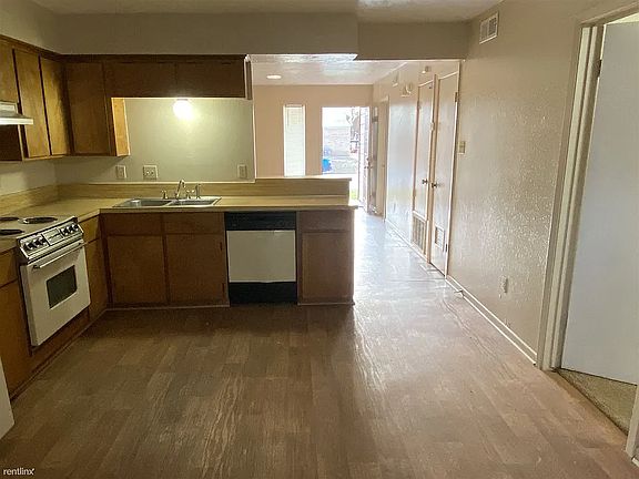 4th image of 2403 Bandera Dr APT A