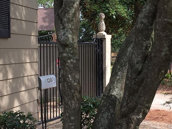 Gated property