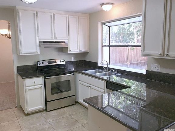 2nd image of 190 Saginaw Cir
