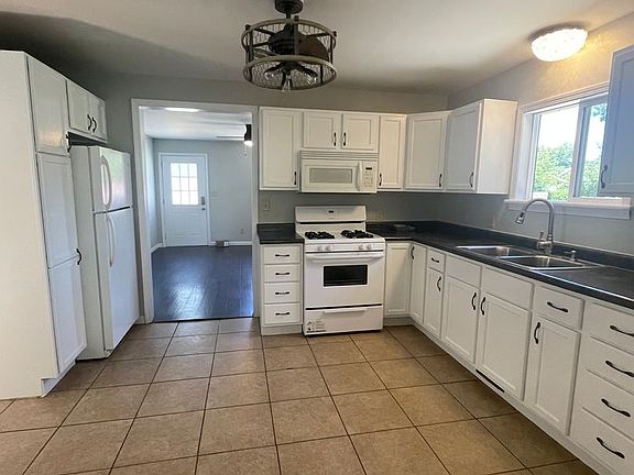 3rd image of 125 Poland Hill Dr