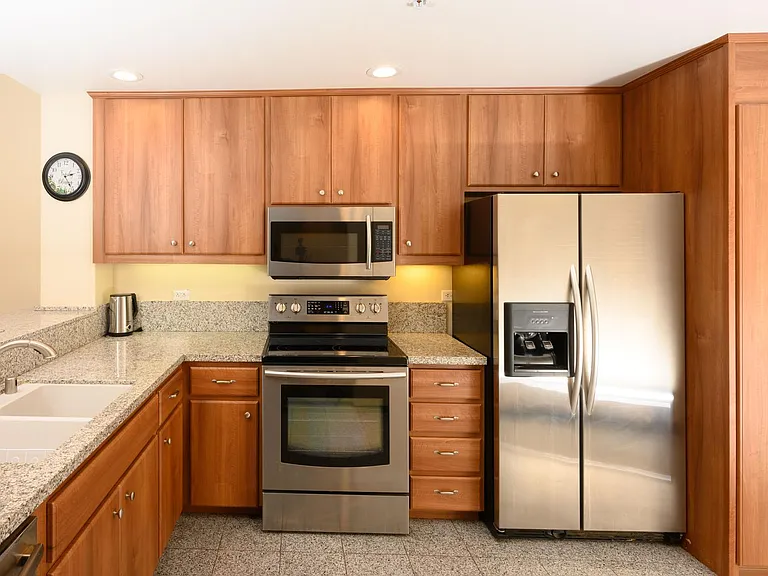 2233 Martin #307 — Photo 4