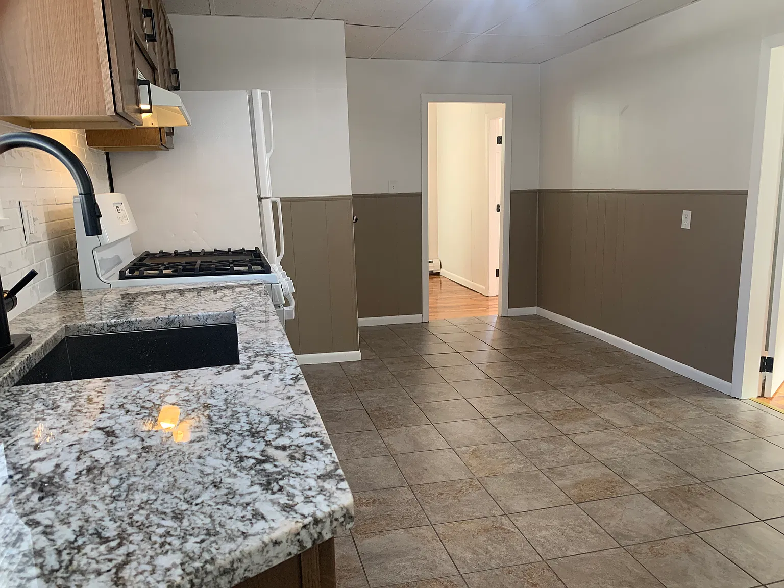 2 bed, 9999 sqft, $2,450 — Photo 2