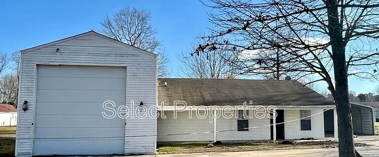 1306 Barton Ln — Photo 1