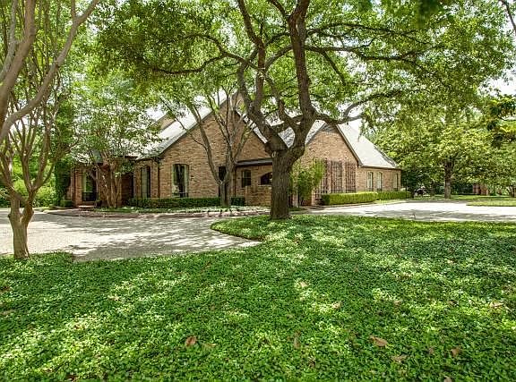 3rd image of 5054 Lakehill Ct