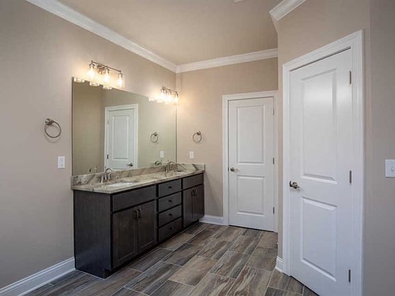 4th image of 101 Clubhouse Dr