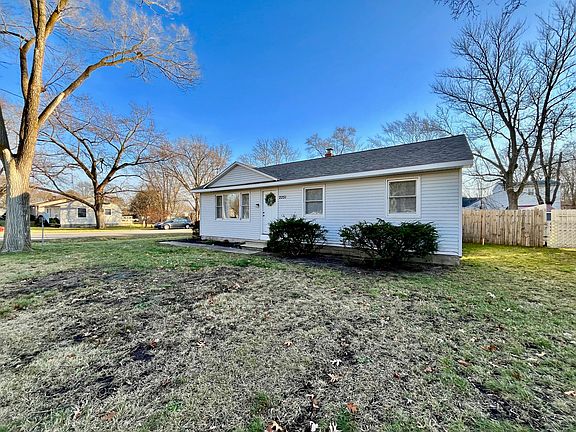 3rd image of 2251 Vine Ave