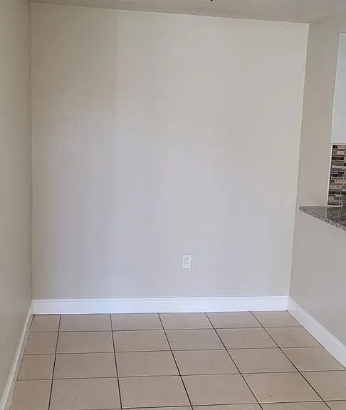 South Dale Villas — Photo 8
