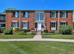 654 E Fox Hills Dr, Bloomfield Hills, MI 48304