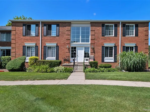 654 E Fox Hills Dr, Bloomfield Hills, MI 48304