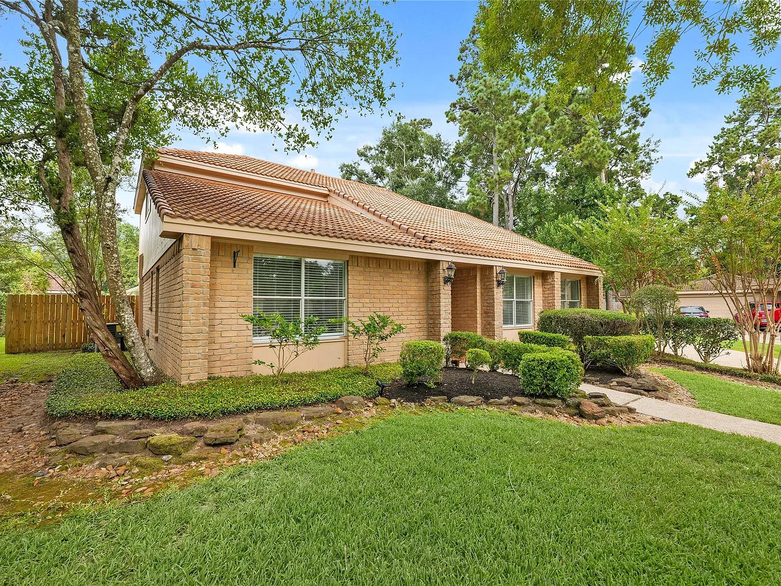 4 bed, 2.5 bath, 2364 sqft, $2,795 — Photo 2