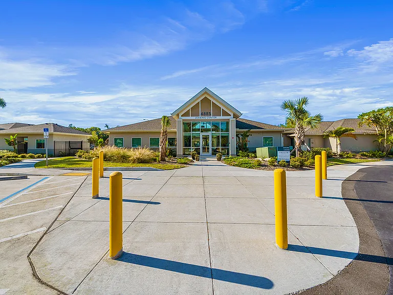 Taylor Pointe Apartments — Photo 21