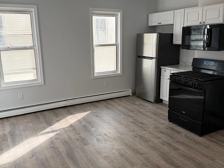 17 Jones St #2 — Photo 5