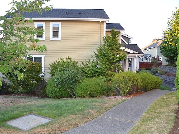 2nd image of 2510 NE Kirkwood Pl