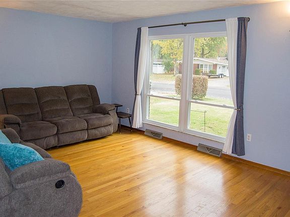 4th image of 804 Amherst Dr