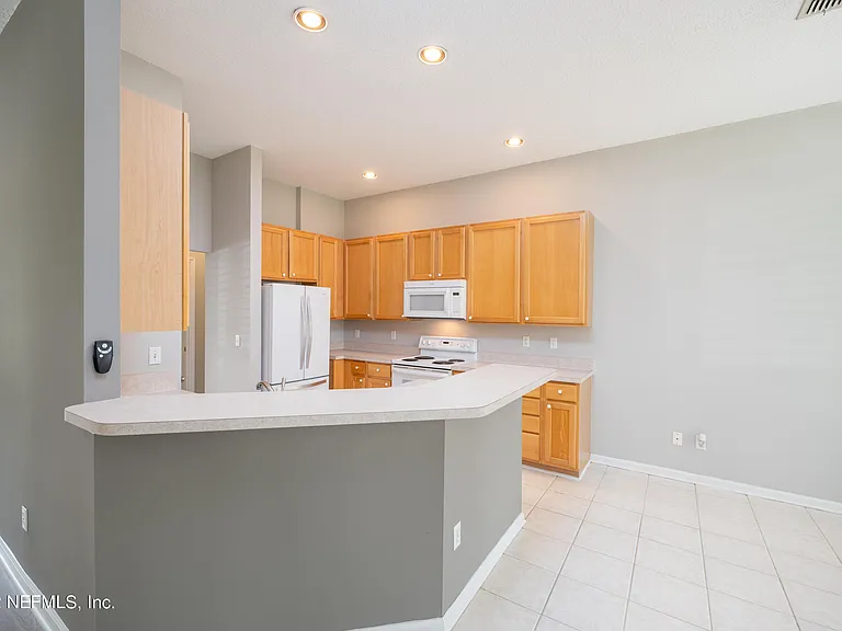 171 Elmwood Dr — Photo 12