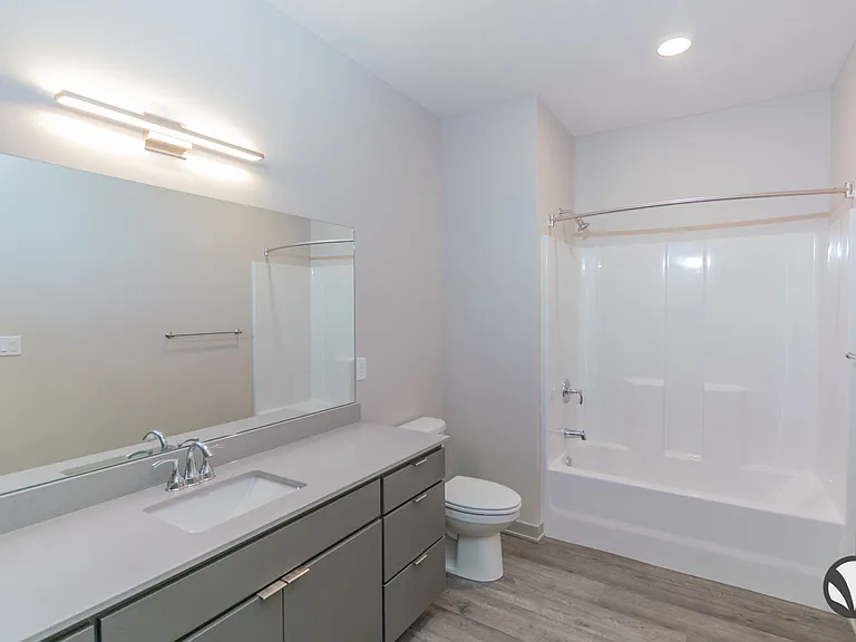 Chateau at Yankee Hill Apartments — Photo 78