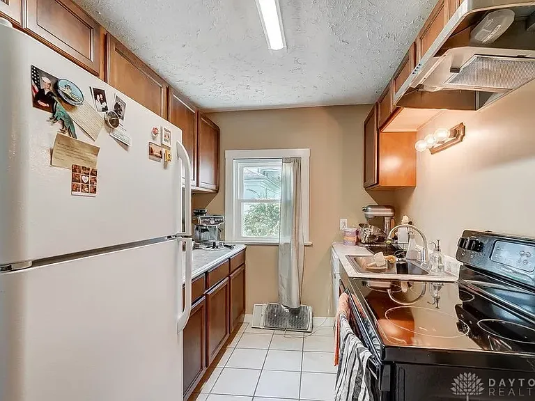 9 N Mulberry St — Photo 16