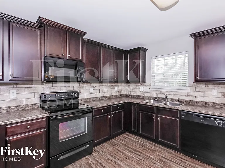 2025 Misty Rose Ln — Photo 6