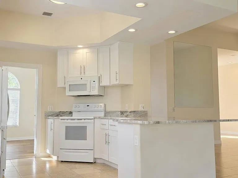 11547 SW Rockingham Dr — Photo 11