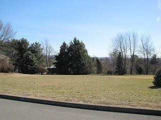 2nd image of 211 Lynn Anne Ct