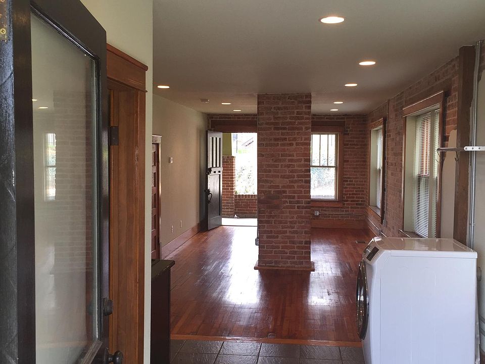 1st image of 1039 E 5th St #101