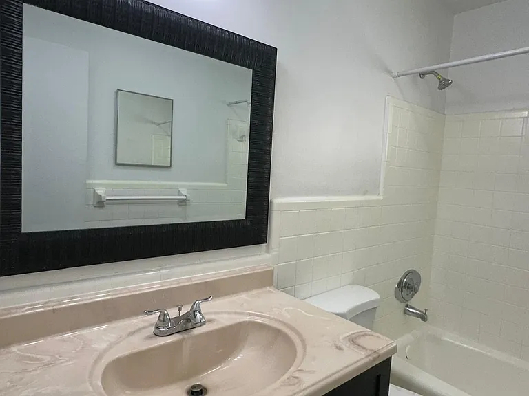 3720 NE 22nd Ave #0 — Photo 7
