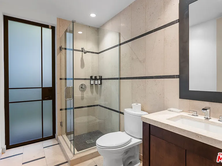 7801 Hillside Ave — Photo 11