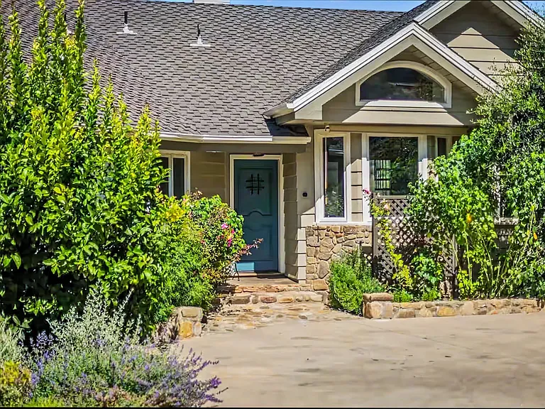 1368 Farnham Rd — Photo 3