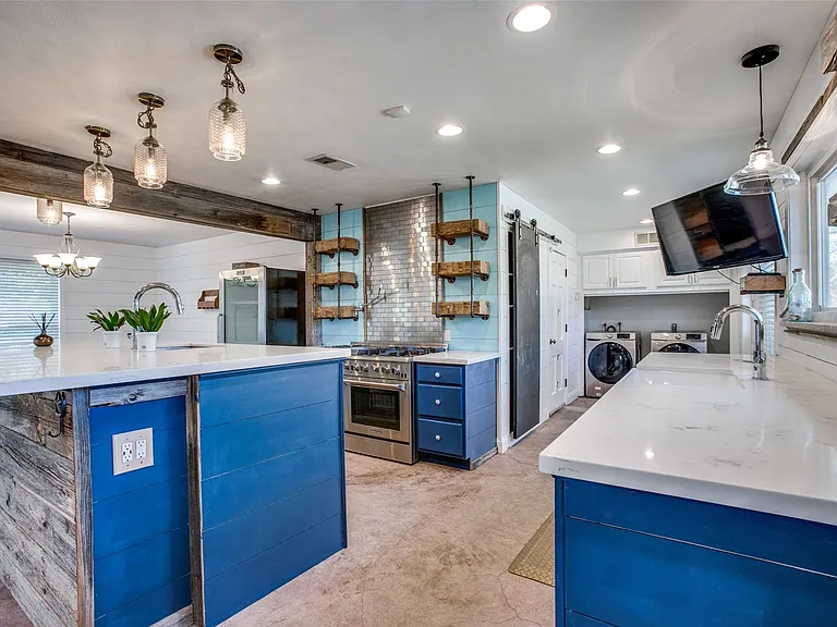 8503 Manhattan Dr — Photo 18