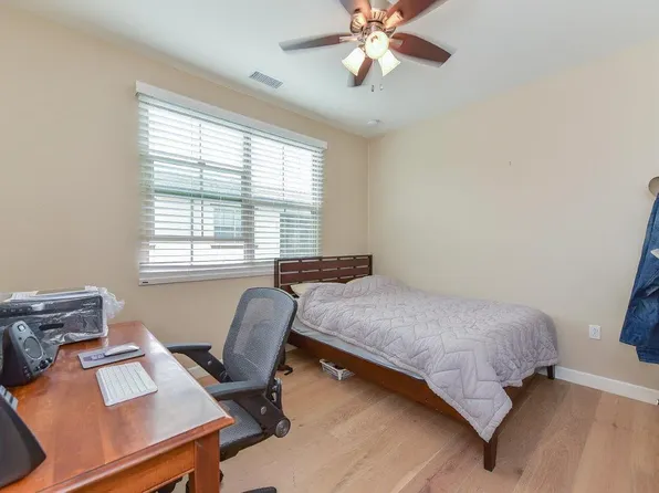190 Bishop Lndg, Irvine, CA 92620