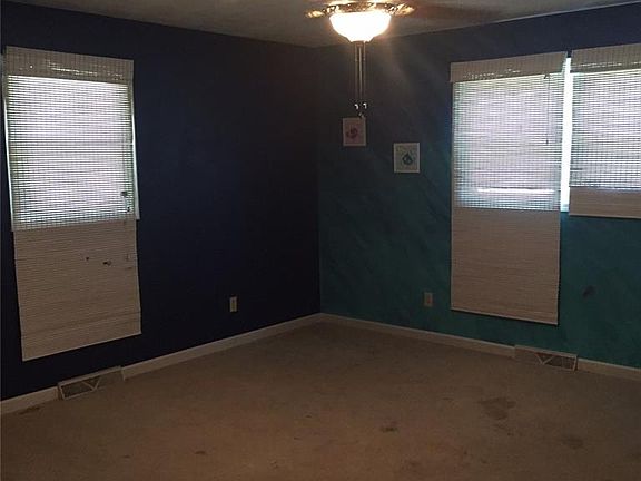 4th image of 150 Eastview Dr
