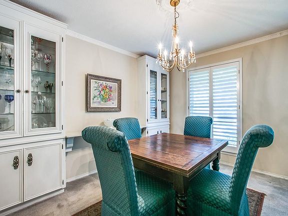 3rd image of 2527 Cambria Blvd