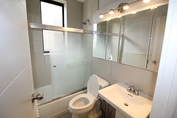 Rented by Compass | media 32