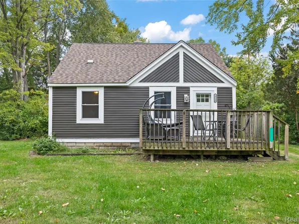 19590 Parkville St, Livonia, MI 48152