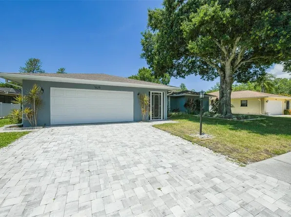 1625 Bay Hill Cir, Sarasota, FL 34232