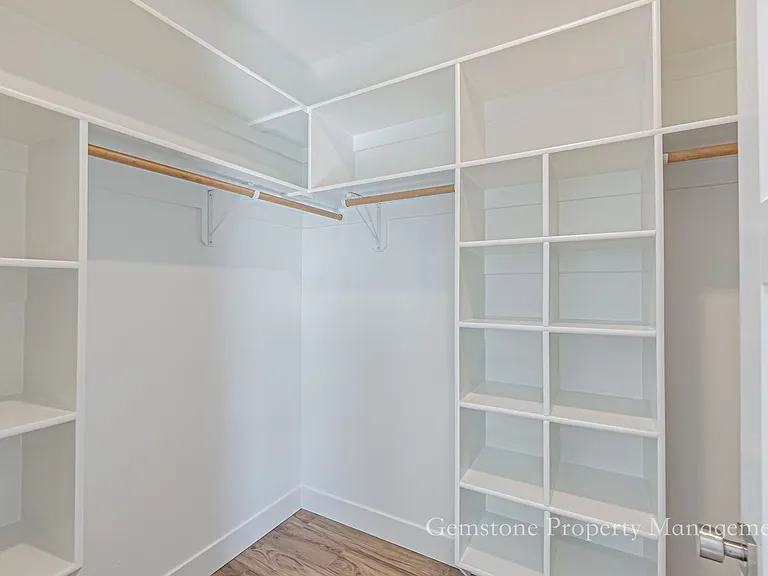 528 Harvester Ave — Photo 21