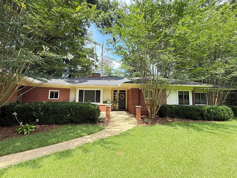 1st image of 208 S Hillcrest Blvd
