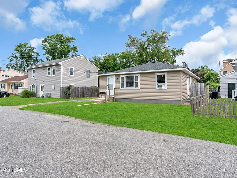 1218 Lister St — Photo 6