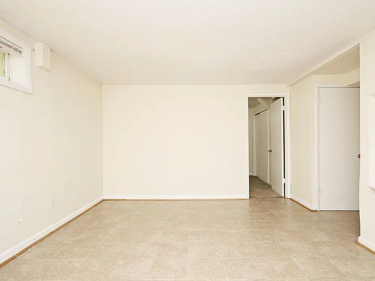 113 Stratford Ct #B — Photo 4