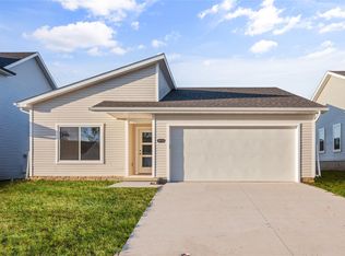 4310 Grover Woods Ln, Des Moines, IA 50317